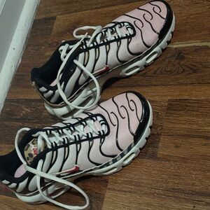 Nike Women’s Pink and Black Sneakers with White Soles